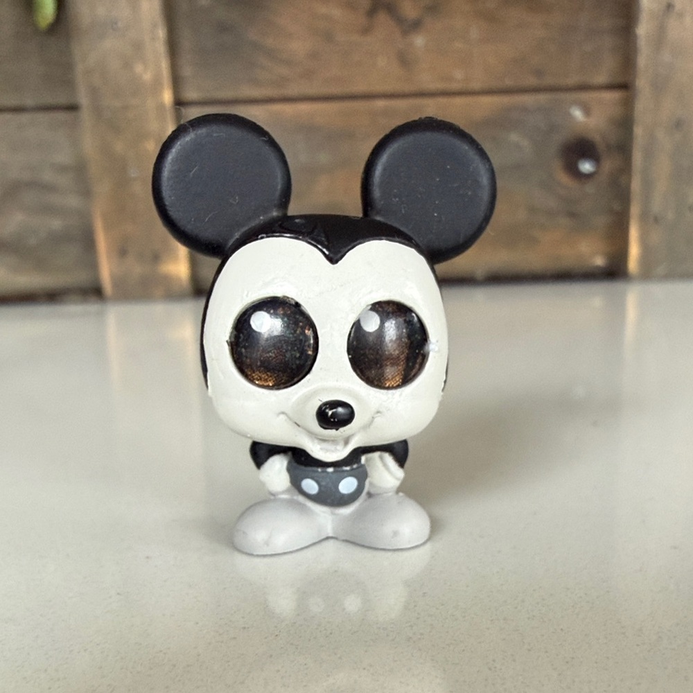 Disney Doorables series 6 limited edition Mickey Mouse